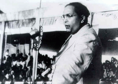 B. R. Ambedkar delivering a speech to a rally at Yeola, Nasik, on October 13, 1935. (© Wikimedia Commons)