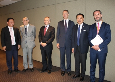Mr Anutin Charnvirakul, Leader of the Bhumjaithai Party and Chairman of the Board, STP&I Company Ltd (2nnd from the left) with Philipp Ivanov, CEO Asia Society Australia (1st from the left), Andrew Parker (3rd from the left), David Epstein (3rd from the right) 