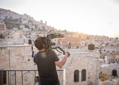 Mic man traveling the world. Rob Stothard/Flickr