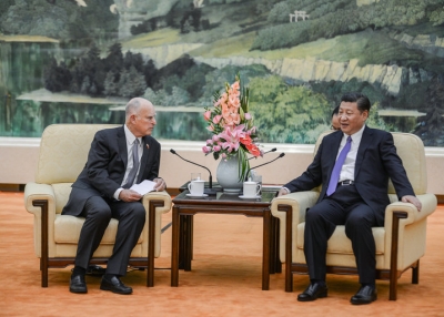 Governor Brown meet with Chinese President Xi Jinping (Aaron Berkovitz)