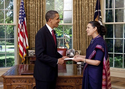 President of the United States Barack Obama with Indian Ambassador Meera Shankar.&nbsp;