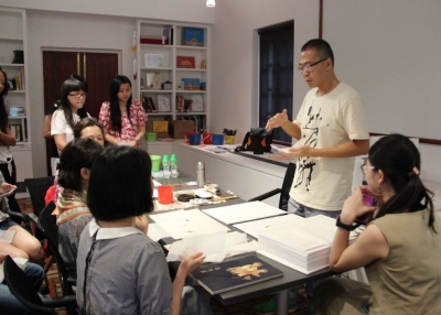 Master class participants learn about illustration techniques and the creative process from Wilson Shieh