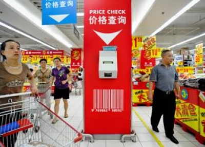 Customers shopping at a Shanghai supermarket on Aug. 5, 2009.