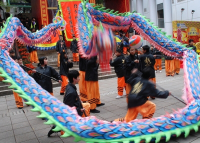 Youngsters celebrate Lunar New Year in Hong Kong with a dragon dance. (-RS-/flickr)