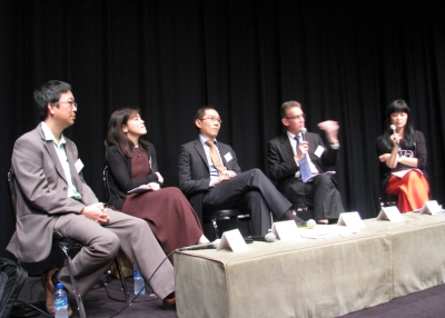 Panelists from the public and private sectors debate measures needed to reduce Hong Kong's air pollution on May 17, 2010. (7 min., 29 sec.)