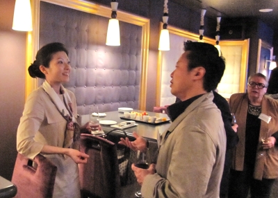 L to R: Min Ji Hong of Seoul Global Center, Steve Cha, President of Shincelin Co., Ltd, and Anne Ladouceur of Korea4Expats Consulting enjoy themselves at Asia Society Korea Center's 3rd Networking Night at Pierre's Bar on April 6, 2011. 
