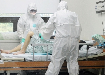 Medical workers caring for a MERS patient in Korea.  Photo Credit: CNN