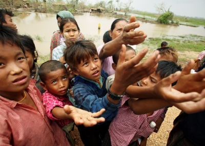 YANGON, MYANMAR - Burmese children beg for food as aid begins to arrive a week after the cyclone, on May 13, 2008. (Getty Images) 