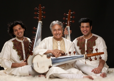 From left to right: Ayaan Ali Khan, Amjad Ali Khan, and Amaan Ali Khan.