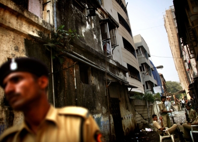 Police guard the Jewish appartment block, Nariman House, one of the targets of a series of terrorist attacks last week on December 3, 2008 in Mumbai, India. (Uriel Sinai/Getty Images)