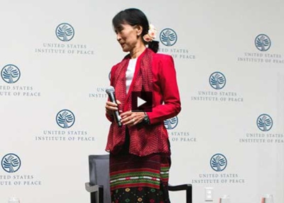 Aung San Suu Kyi: No Need to 'Cling' to Sanctions