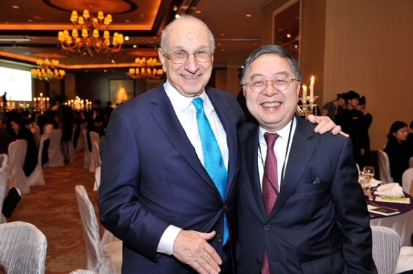 (L to R) Harold Newman and Ronnie C. Chan at Asia Society’s second annual Art Gala on May 12, 2014. (Asia Society Hong Kong Center)