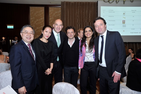 (L to R) Ronnie C. Chan, Etsuko Nakajima, Andrew Cohen, A Guest, Bharti Kher, Emmanuel Perrotin at Asia Society’s second annual Art Gala on May 12, 2014. (Asia Society Hong Kong Center)
