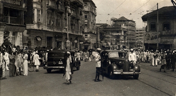 Street scene at the All-India Congress Committee (A.I.C.C.) meeting in Bombay on August 7, 1942. Talbot was a close student of the A.I.C.C. and the Muslim League in the years leading up to Independence. (Phillips Talbot)