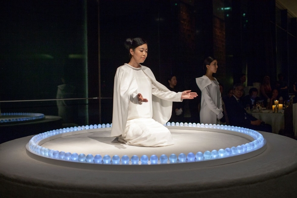 Japanese artist Mariko Mori gave a special performance for the gala. (Eric Powell/Asia Society)