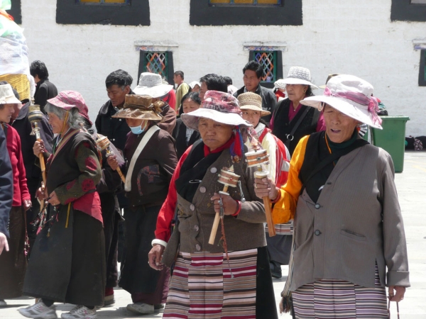 Pilgrims on the kora around Jokhang Temple in Lhasa. (Jessica Kehayes)