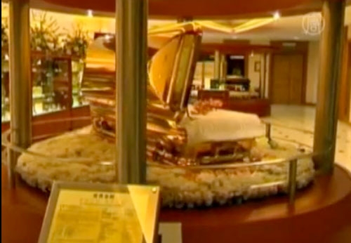 In Malaysia, luxury funeral services are in demand. (NTDTV)