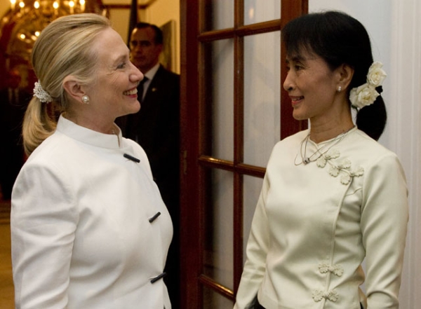 US Secretary of State Hillary Clinton (L) and pro-democracy opposition leader Aung San Suu Kyi meet in Rangoon, Myanmar on December 1, 2011. (Saul Loeb  /AFP/Getty Images)