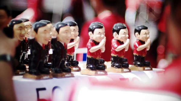 Toys in the form of exiled former Thai prime minister Thaksin Shinawatra on sale in Bangkok. (Flickr/Pittaya Sroilong)
