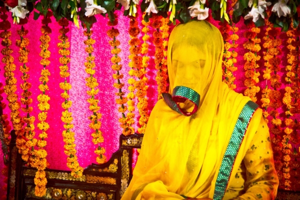A bride during her pre-wedding mehndi ceremony. (Asim Bharwani/Flickr)