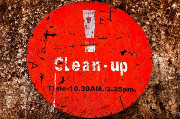 A clean-up sign in Mumbai. Clean-up should be 24 hours. (Jonathan Raa)