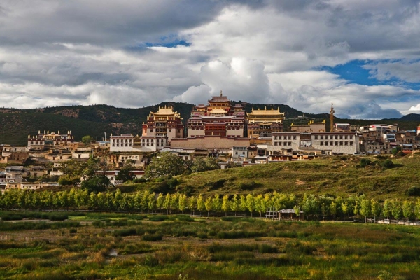 Sumzanling Monastery, in today's Shangri-La (formerly Zhongdian).  (Michael Yamashita)