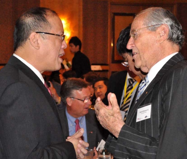 President Aquino (L) with Richard Woolcott AC, Founding Director, Asia Society Australia (R), in Sydney on October 25, 2012. (Ian Lever)