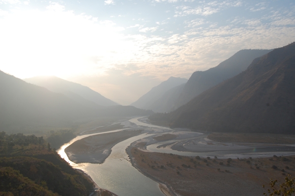 A view of the Tamur River in eastern Nepal, a lifeline for hundreds of thousands of farmers and more than 800 species of birds, as seen from Kurule Tenupa. The Tamur has declined in volume by more than 30 percent in the last five years primarily due to adverse impacts of climate change. (Rajeev Goyal)