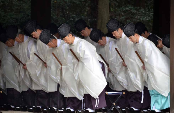 Shinto priests bow during a ritual end-of-the-year purification ceremony to prepare for New Year's Day at Meiji Shrine in Tokyo, Japan on December 31, 2012. (Yoshikazu Tsuno/AFP/Getty Images)