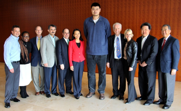 Former NBA star Yao Ming and the Asia Society Texas Center staff. (Douglas Bolduc/Asia Society)