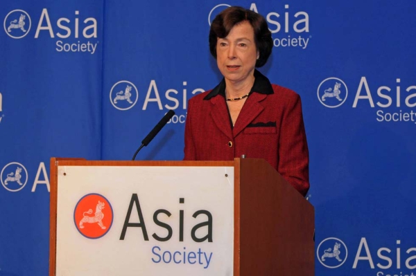 Chairman and Chief Executive Officer of Hills & Company Carla Hills introduced Maurice Greenberg at Asia Society New York on Feb. 19, 2013. (Elsa Ruiz/Asia Society)