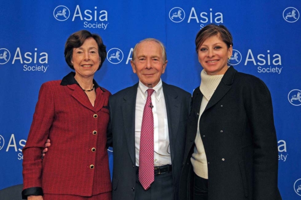 L to R: Carla Hills, Maurice Greenberg, Maria Bartiromo. (Elsa Ruiz/Asia Society)