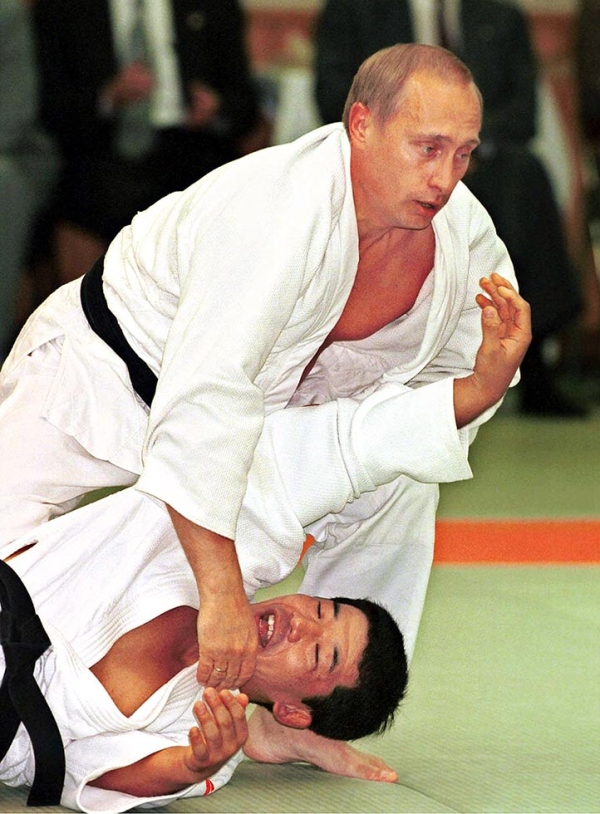 Russian President Vladimir Putin shows off his judo skills against a Japanese opponent at a training center in Tokyo, Japan on September 5, 2000. (AFP/Getty images) 