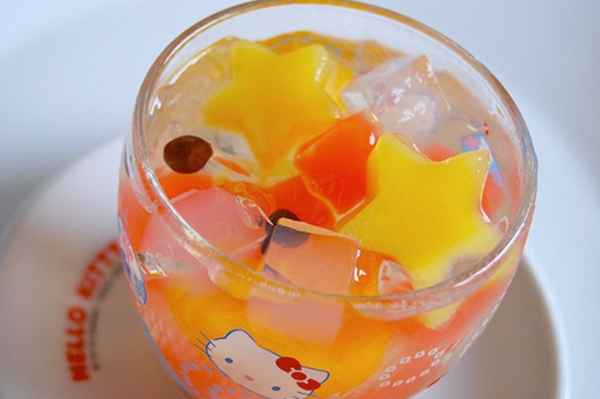 Awayuki, a Japanese jelly dessert with a low calorie count. (lovejanine/Flickr)