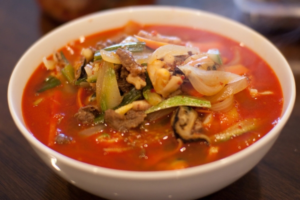 Jjamppong's spicy, flavorful broth is supplemented with seafood, noodles, and assorted vegetables. (dp.hotography/Flickr)