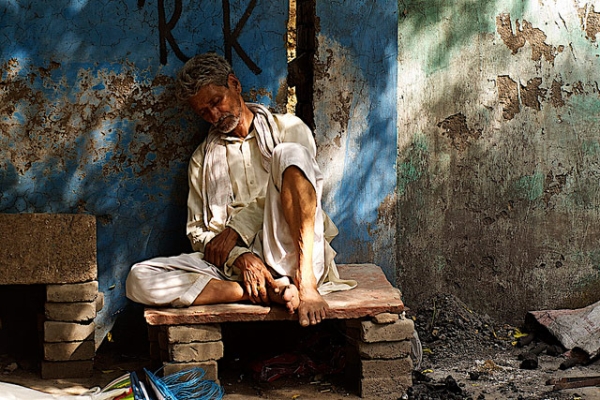 A man takes a quick nap before continuing on with his work day in New Delhi, India on September 1, 2013. (New Delhices/Flickr) 