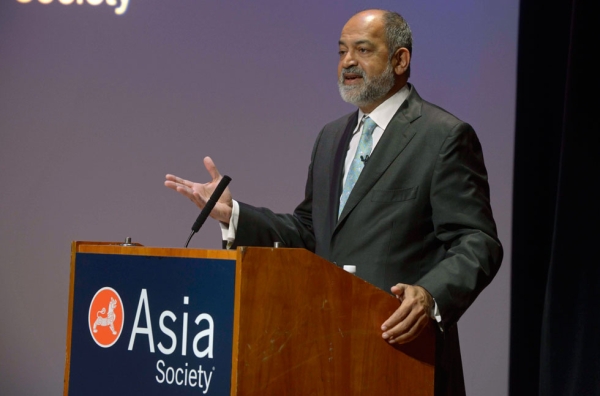 McKinsey India Chairman Adil Zainulbhai, who moderated the discussion, offers welcoming remarks on November 19, 2013. (Elsa Ruiz/Asia Society) 