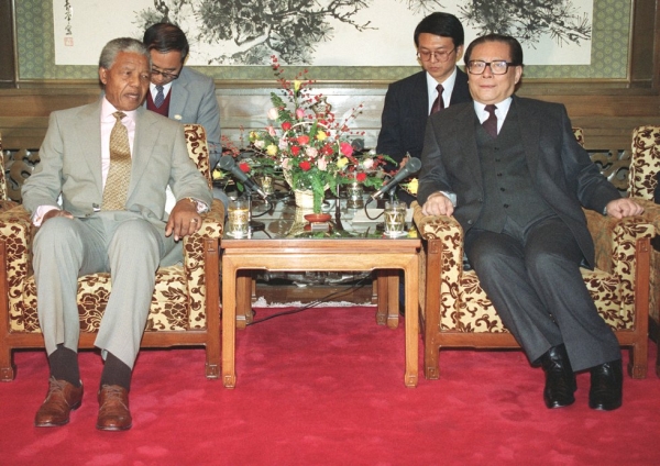 Nelson Mandela (L), leader of South Africa's African National Congress, visits Chinese Communist Party General Secretary Jiang Zemin (R) in Beijing prior to a luncheon on October 6, 1992. (Mike Fiala/AFP/GettyImages)