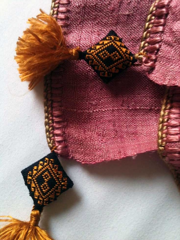 Farm shawl with brocade tassel border. (Lao Textiles)