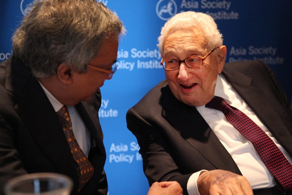 Former U.S. Secretary of State Henry Kissinger (R) holds court during an event celebrating the launch of the Asia Society Policy Institute at Asia Society New York on April 8, 2014. (Ellen Wallop/Asia Society)