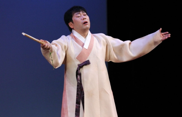 Singer Lim Hyeun-bin at Asia Society New York on April 12, 2014. (Ellen Wallop/Asia Society)