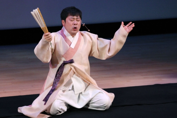 Lim Hyeun-bin performing Simcheongga, "the Song of Simcheong," one of five known Pansori epics still performed today, on April 12, 2014. (Ellen Wallop/Asia Society)