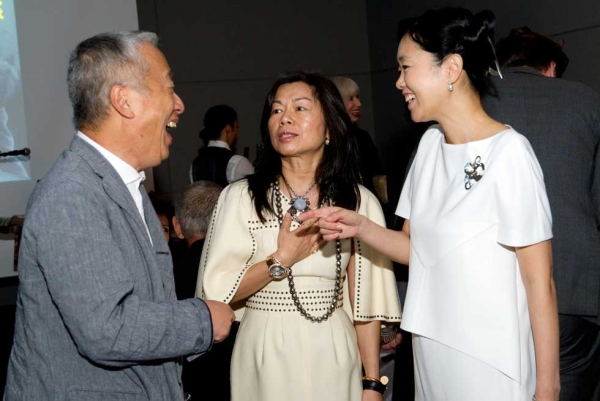 L to R: Hiroshi Sugimoto, Asia Society Trustee Emeritus Gina Lin Chu, and Mariko Mori at Asia Society's benefit dinner on Sept. 8, 2014. (Elena Olivo/Asia Society)