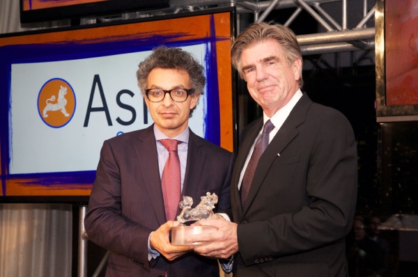 Saad Mohseni, widely regarded as Afghanistan's first media mogul, received his Asia Game Changer award from Asia Society Trustee Tom Freston. (Ann Billingsley/Asia Society)