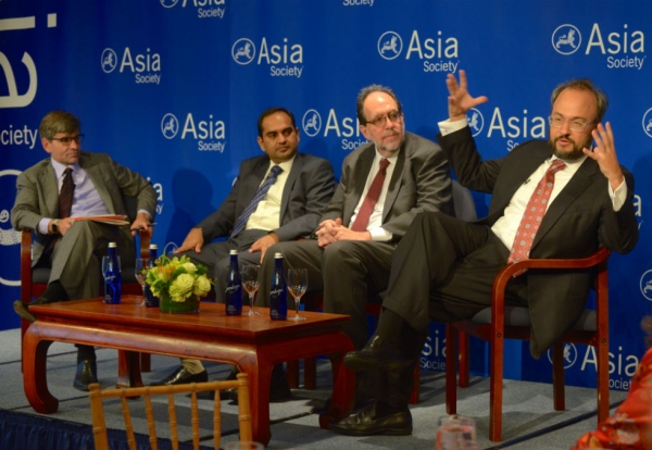 ABC News Anchor George Stephanopoulos (L) moderates a discussion with Rajesh Kumar Singh, Jonathan Kaufman, and Tom Lasseter of Bloomberg News. (Elsa Ruiz/Asia Society)