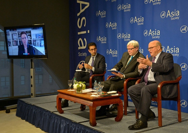 (L to R) Robin Wright (via videolink), Karim Sadjadpour, Kevin Rudd, and Frank G. Wisner discuss the Iran nuclear deal on July 22 at Asia Society New York. (Elsa M. Ruiz/Asia Society) 