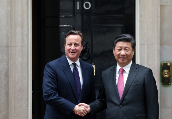 U.K. Prime Minister David Cameron (L) greets President Xi Jinping of China as he arrives in Downing Street on October 21, 2015 in London, England. (Carl Court/Getty Images)