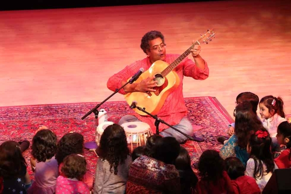 An instructor from Raga Kids introduces Indian classical music to young children. (Ellen Wallop/Asia Society)