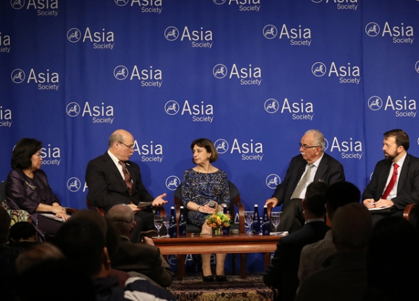 In this video, the panelists discuss expanding APEC membership. 