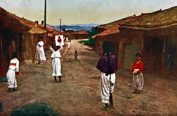 "Village street scene." 1915-1930. (Hinode Shoko/New York Public Library)